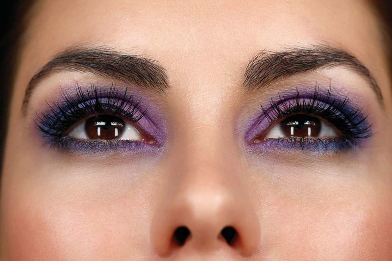 Purple makeup for brown-eyed brunettes