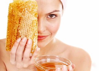 Face mask with honey