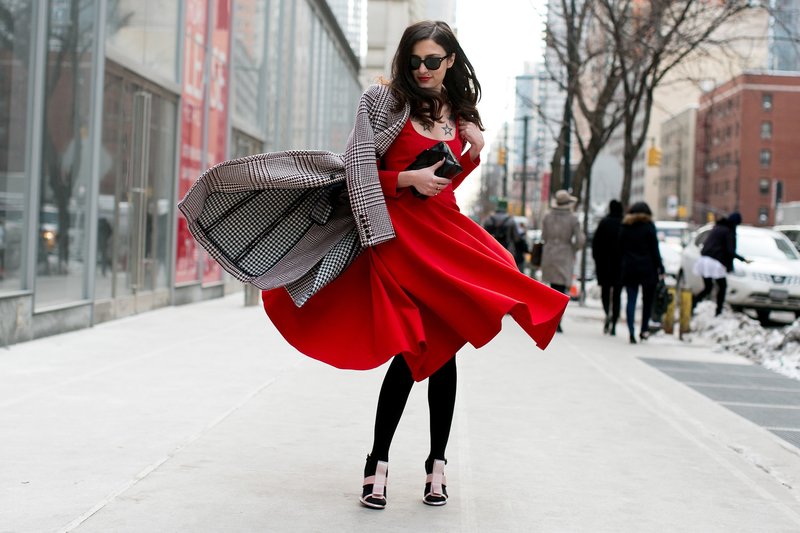 Feminine look in red