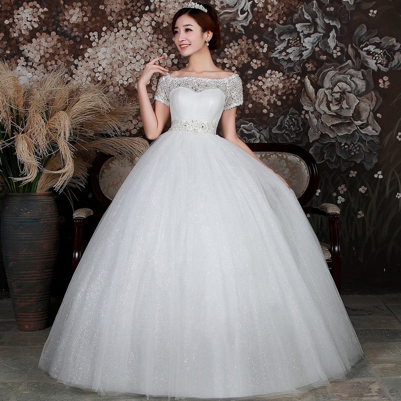 A magnificent wedding dress for the pregnant