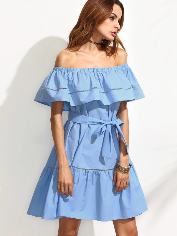 Dress with bare shoulders and ruffles on the bodice and hem