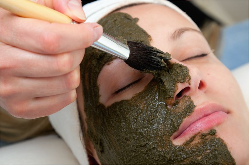 Applying a mask with kelp