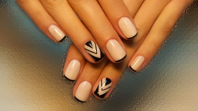 Geometric French for short nails