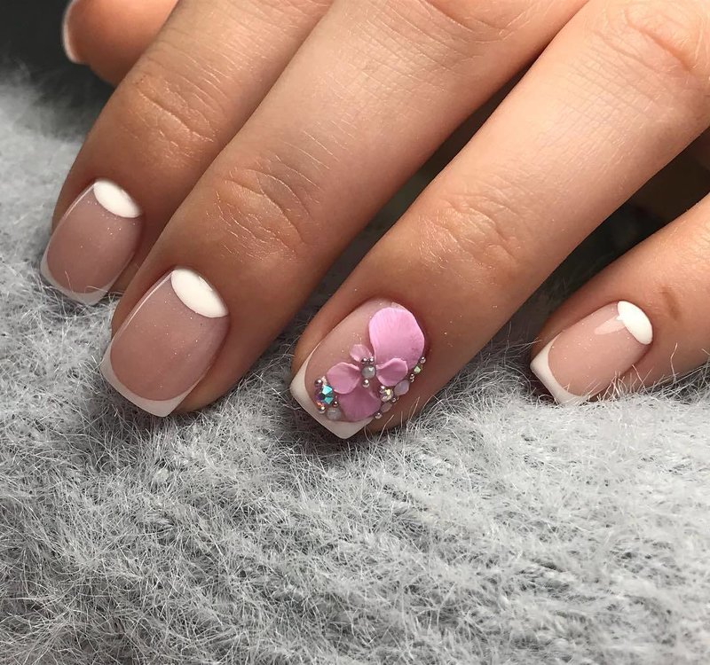 French manicure: floral print