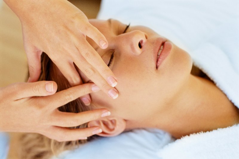 Acupressure facial massage