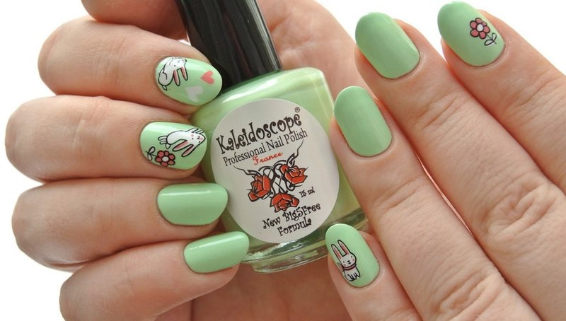 Nail design with stickers in the form of bunnies.