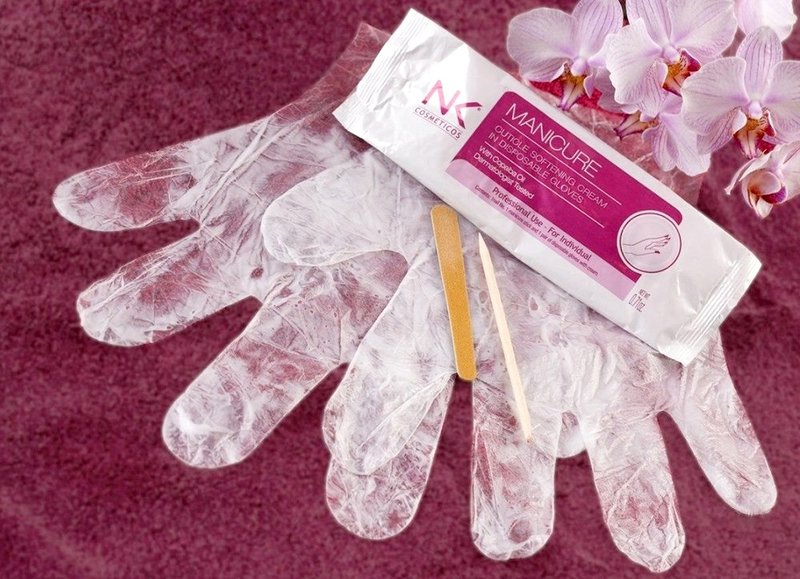 Gloves for Brazilian manicure