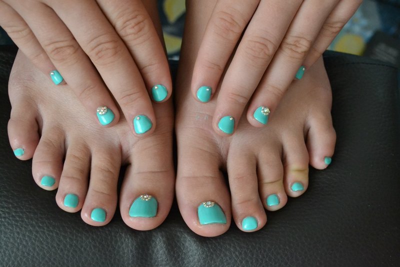 Turquoise pedicure with rhinestones