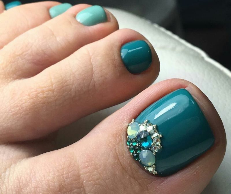 Dark turquoise gel polish