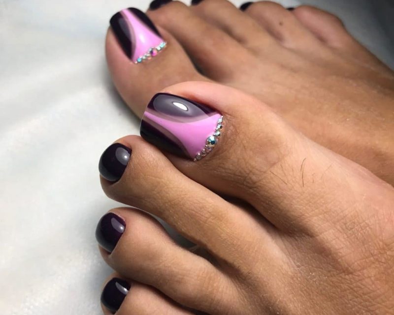 Fashionable black gel polish