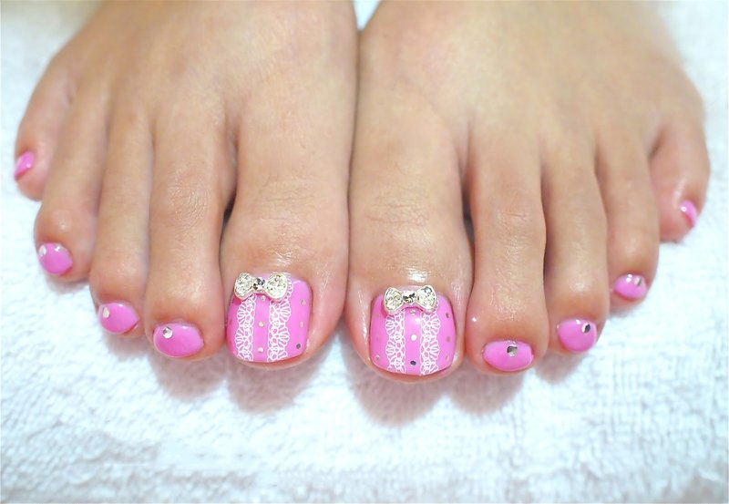 Pink pedicure with a bow