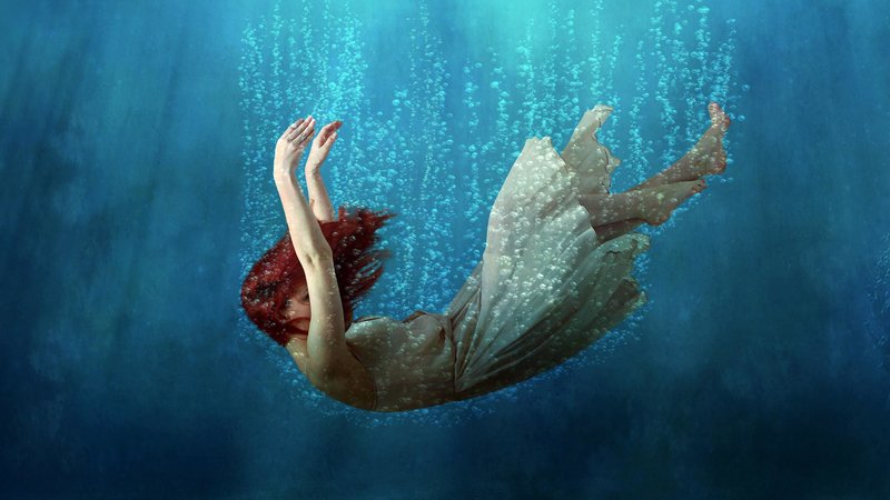 Swimming underwater in a dream