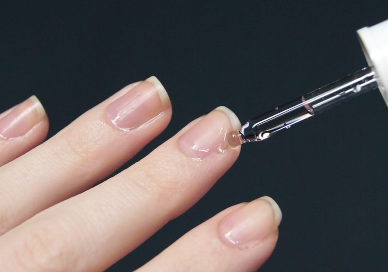 Application of cuticle oil