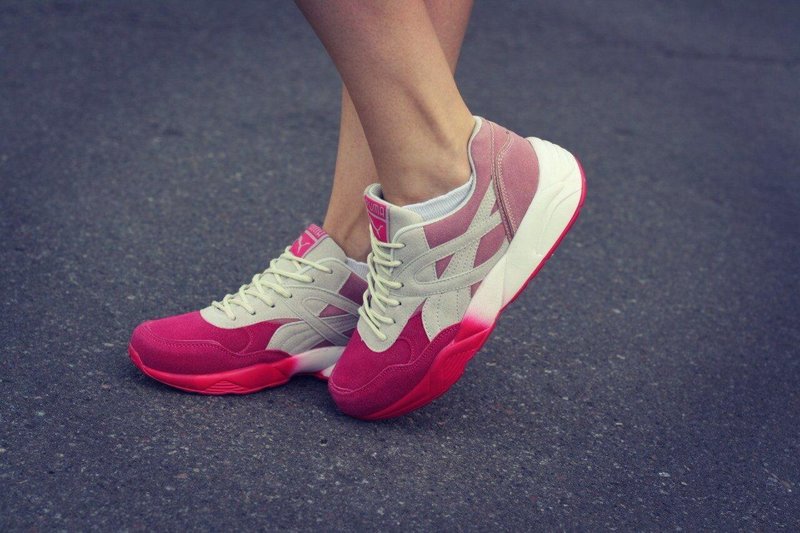 Fashionable women's sneakers