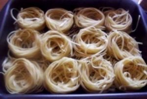 Pasta nests with minced meat