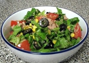 Salad with canned tuna and vegetables