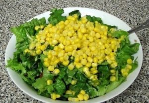 Salad with canned tuna and vegetables