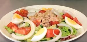 Salad with tuna