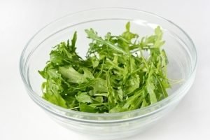 Salad with arugula and mussels