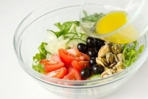 Salad with arugula and mussels