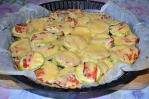 Zucchini with tomatoes and cheese