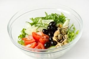 Salad with arugula and mussels