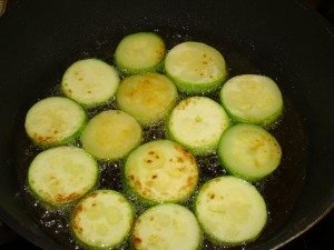 Zucchini with tomatoes in the oven