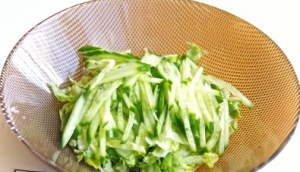 Salad with celery root and apple