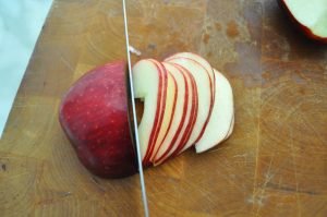 Roses from apples in puff pastry