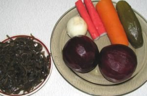 Vegetable salad with seaweed and crab sticks