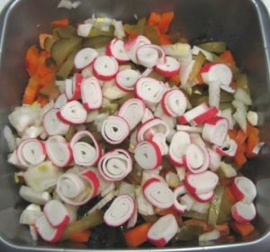 Vegetable salad with seaweed and crab sticks