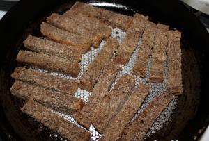 Black bread croutons with garlic