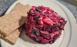 Winter salad of seaweed and beetroot