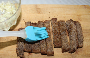 Black bread croutons with garlic