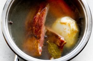 Pea soup with smoked ribs