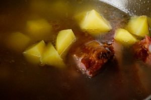 Pea soup with smoked ribs