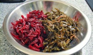 Winter salad of seaweed and beetroot