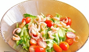 Salad with shrimp