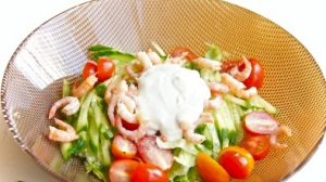 Salad with shrimp