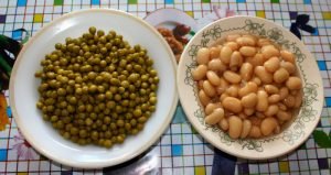 Salad with Beans, Mushrooms and Rusks