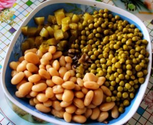 Salad with Beans, Mushrooms and Rusks