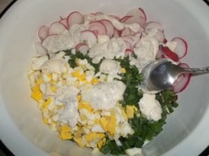 Spring salad with radishes, eggs and onions