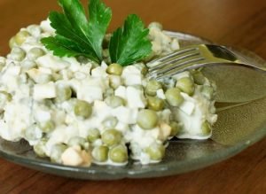 Salad with Green Peas and Egg