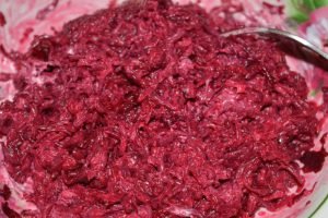 Boiled Beetroot Salad with Garlic and Cheese