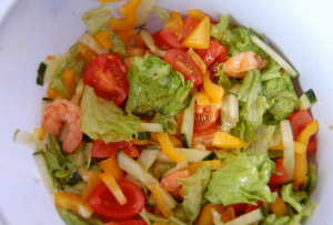 Light shrimp salad: recipe