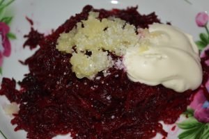 Boiled Beetroot Salad with Garlic and Cheese