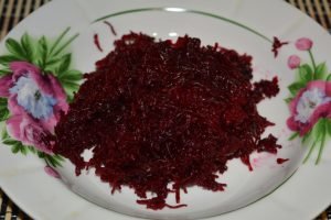 Boiled Beetroot Salad with Garlic and Cheese