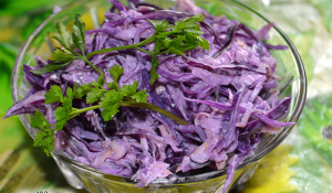 Salad with red cabbage and celery