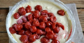 Kefir cherry pie