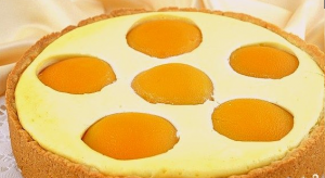 Cheesecake with peaches